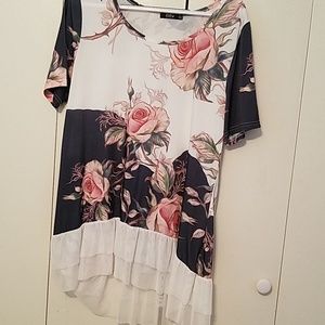 NWOT LILY hi lo top Large